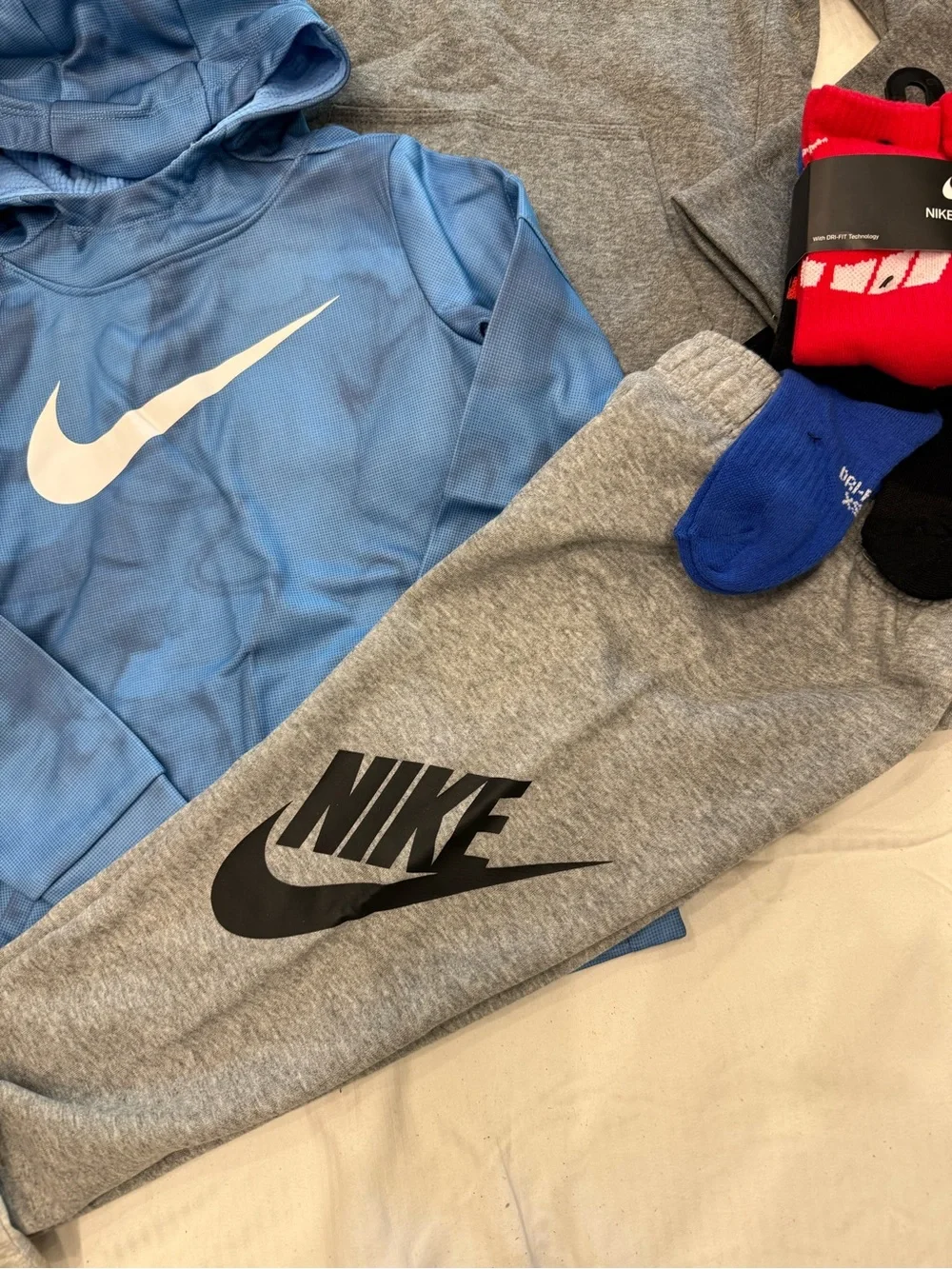 New boys Nike Sz 6 Multi-Color Hoodies, sweatpants socks bundle - Red, Blue